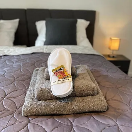 Gemuetlich*nespresso*netflix*arbeitsplatz*parkplatz Duisburg